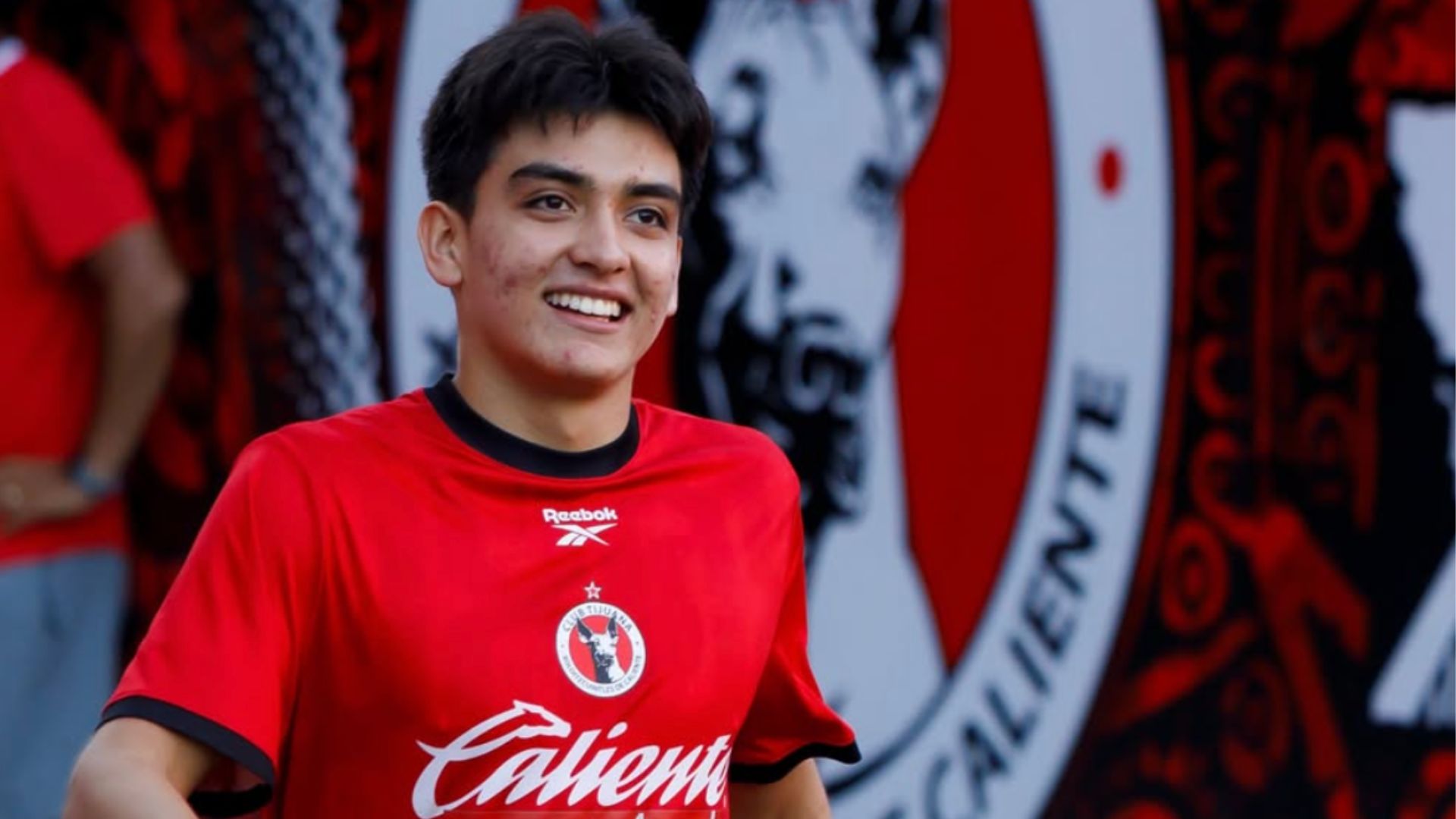 Xolos rinde homenaje a Gilberto Mora: así fue la entrega oficial del dorsal 10